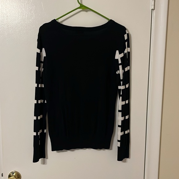 Merona Large Black and white Geometric Sweater - Picture 4 of 9